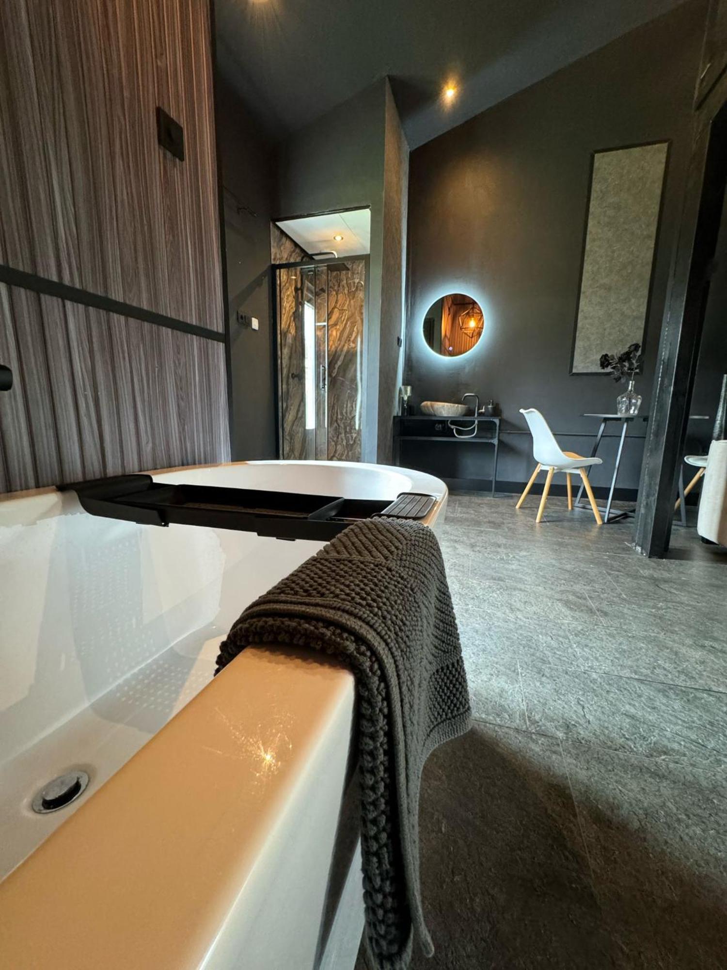 Luxury Loft Apartment Velddriel Bagian luar foto